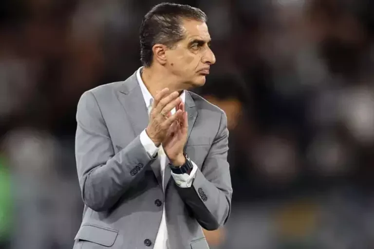 1377057923-renato-paiva-tecnico-do-botafogo-7