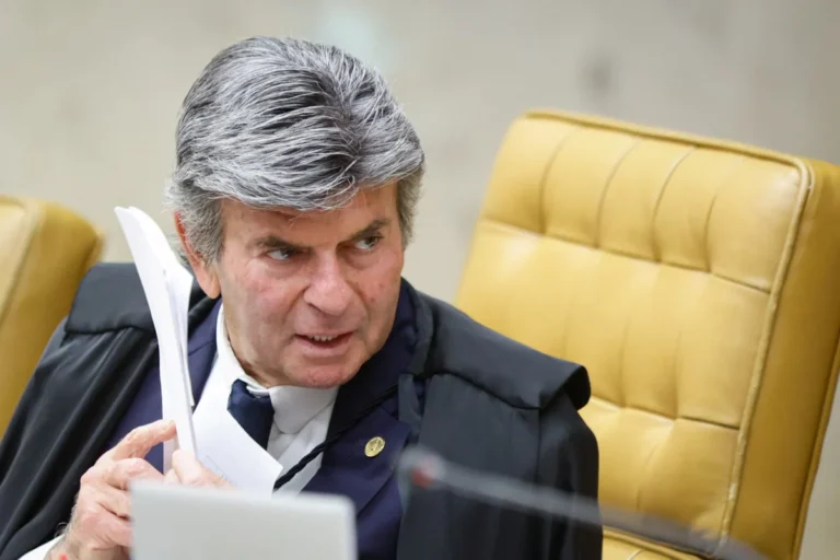 Ministro-Luiz-Fux-em-sessão-no-Supremo-Tribunal-Federal-em-julgamento-sobre-a-descriminalização-do-porte-de-maconha-para-uso-pessoal-STF-poles1